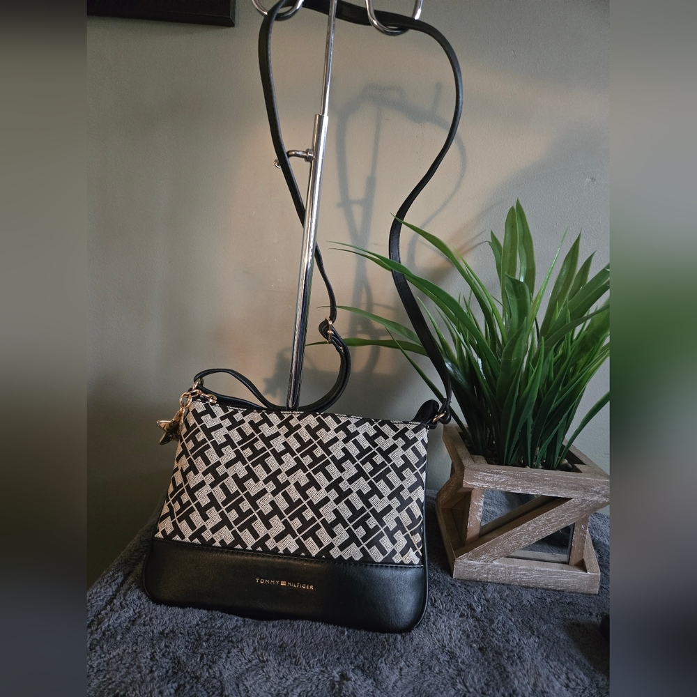 Tommy Hilfiger Crossbody Bag